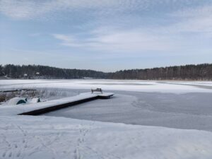 zamarznięte jezioro