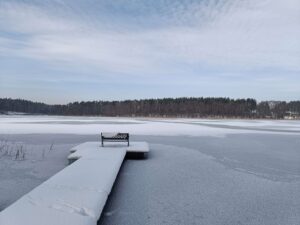 zamarznięte jezioro