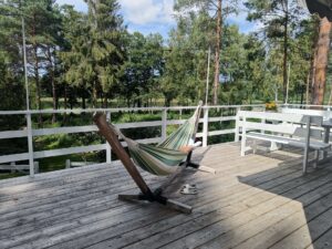 hamak na tarasie
