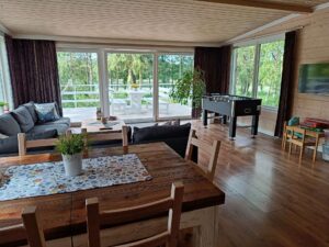 salon, stół, kanapa