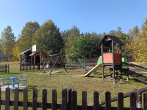 plac zabaw w okolicy